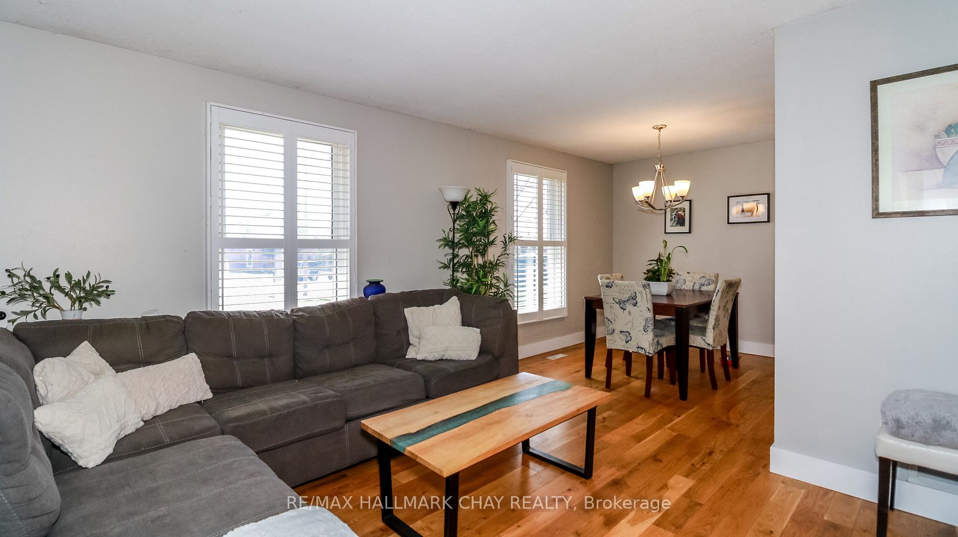 Photo 10 of 51 Christie Crescent, Barrie, Letitia Heights — HOMEH