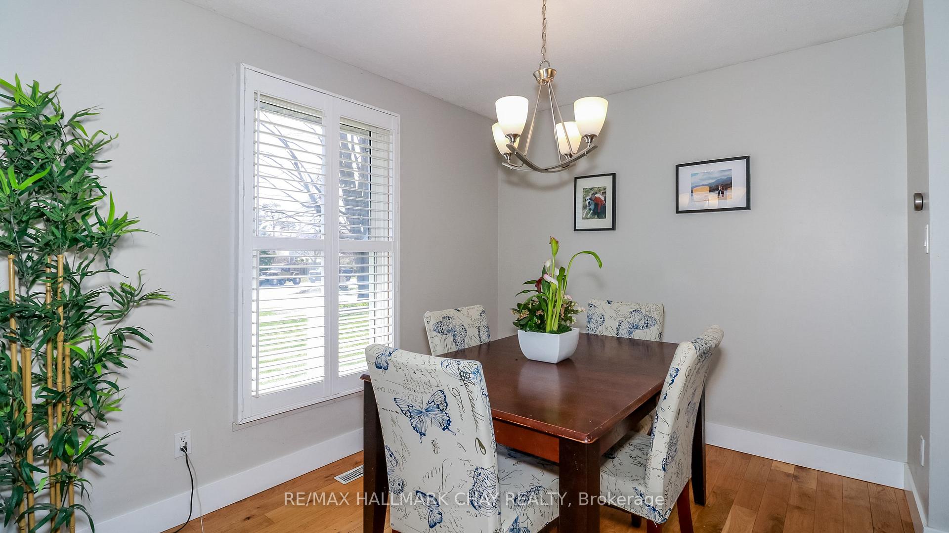 Photo 11 of 51 Christie Crescent, Barrie, Letitia Heights — HOMEH