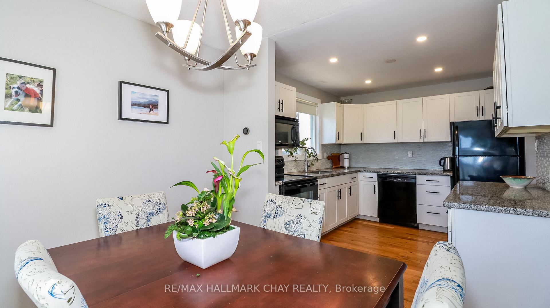 Photo 12 of 51 Christie Crescent, Barrie, Letitia Heights — HOMEH