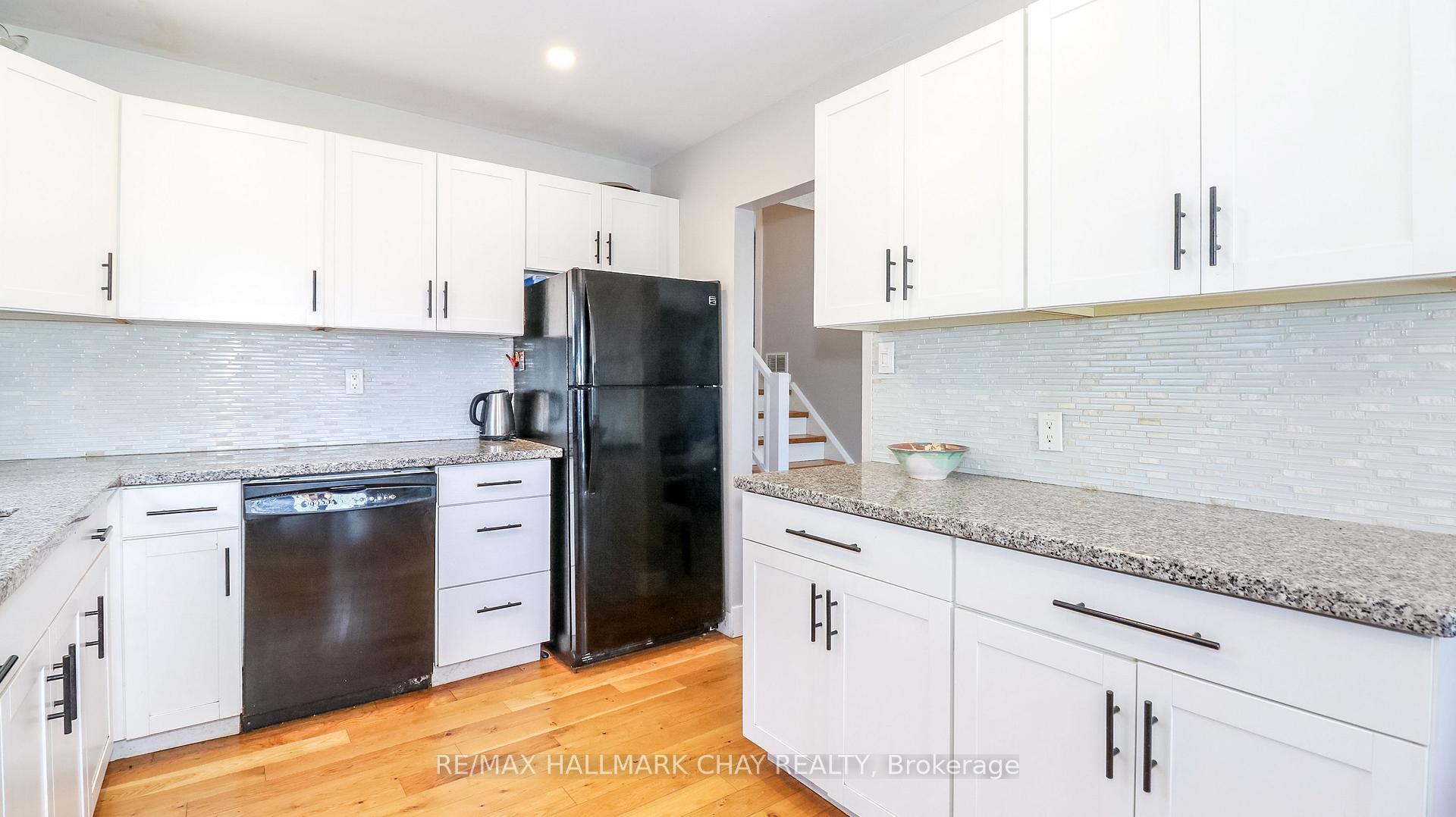 Photo 16 of 51 Christie Crescent, Barrie, Letitia Heights — HOMEH