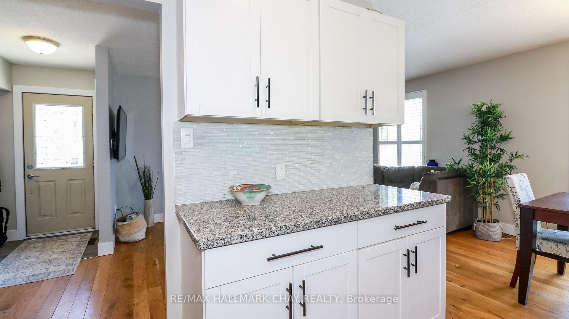 Photo 17 of 51 Christie Crescent, Barrie, Letitia Heights — HOMEH