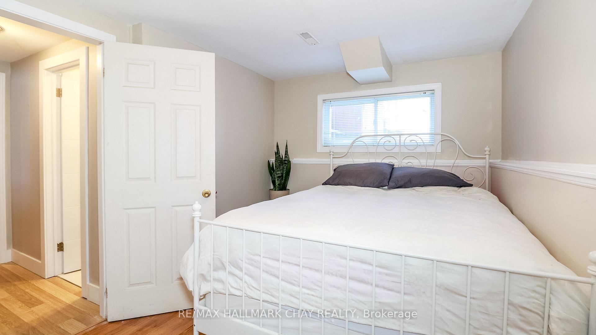 Photo 35 of 51 Christie Crescent, Barrie, Letitia Heights — HOMEH