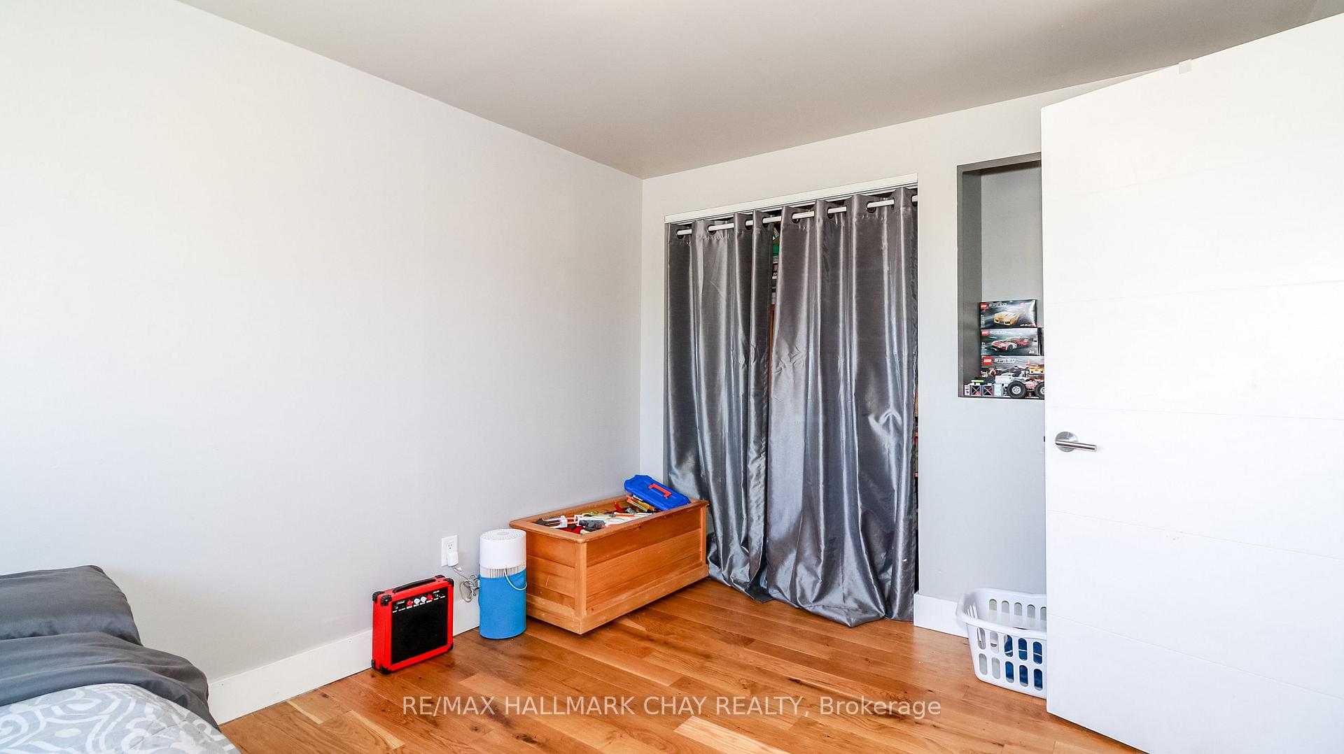 Photo 37 of 51 Christie Crescent, Barrie, Letitia Heights — HOMEH