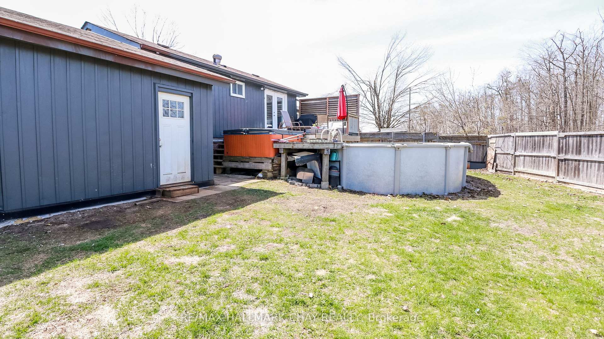 Photo 38 of 51 Christie Crescent, Barrie, Letitia Heights — HOMEH