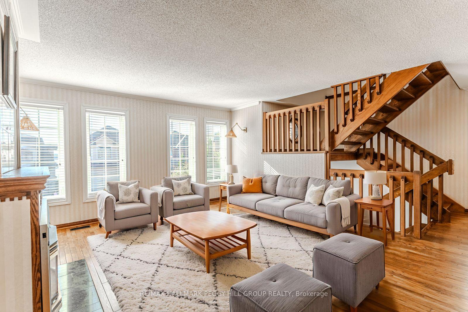 Photo 2 of 36 Kempenfelt Drive, Barrie, North Shore — HOMEH