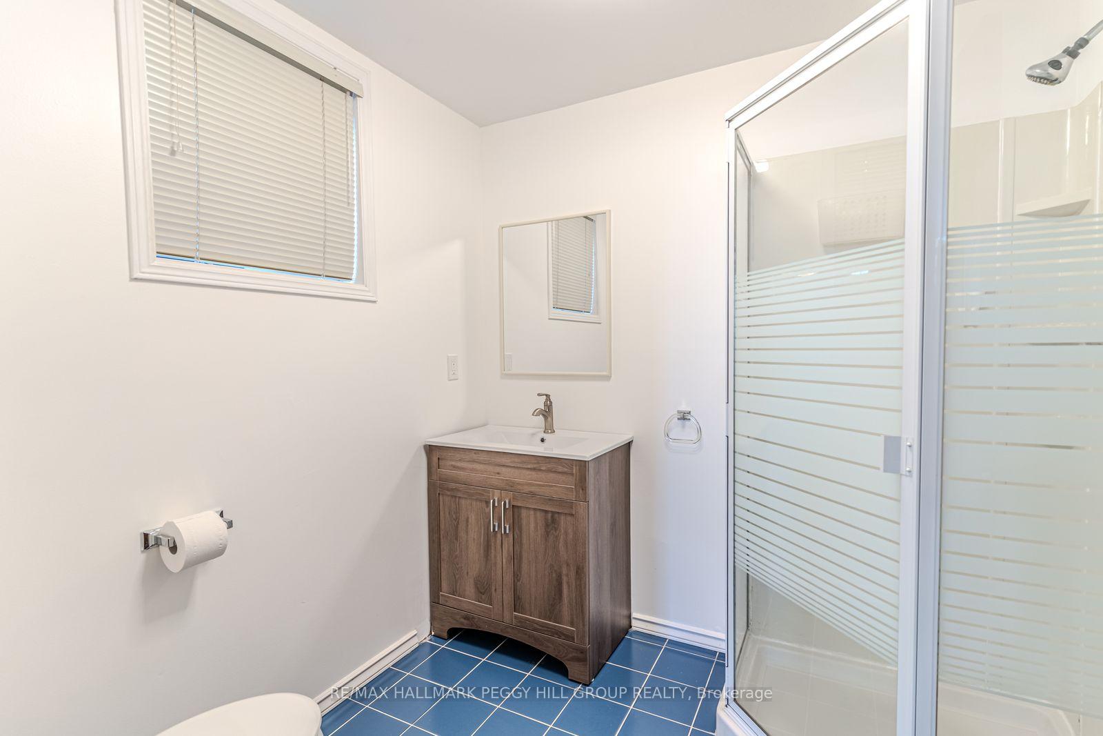 Photo 13 of 36 Kempenfelt Drive, Barrie, North Shore — HOMEH