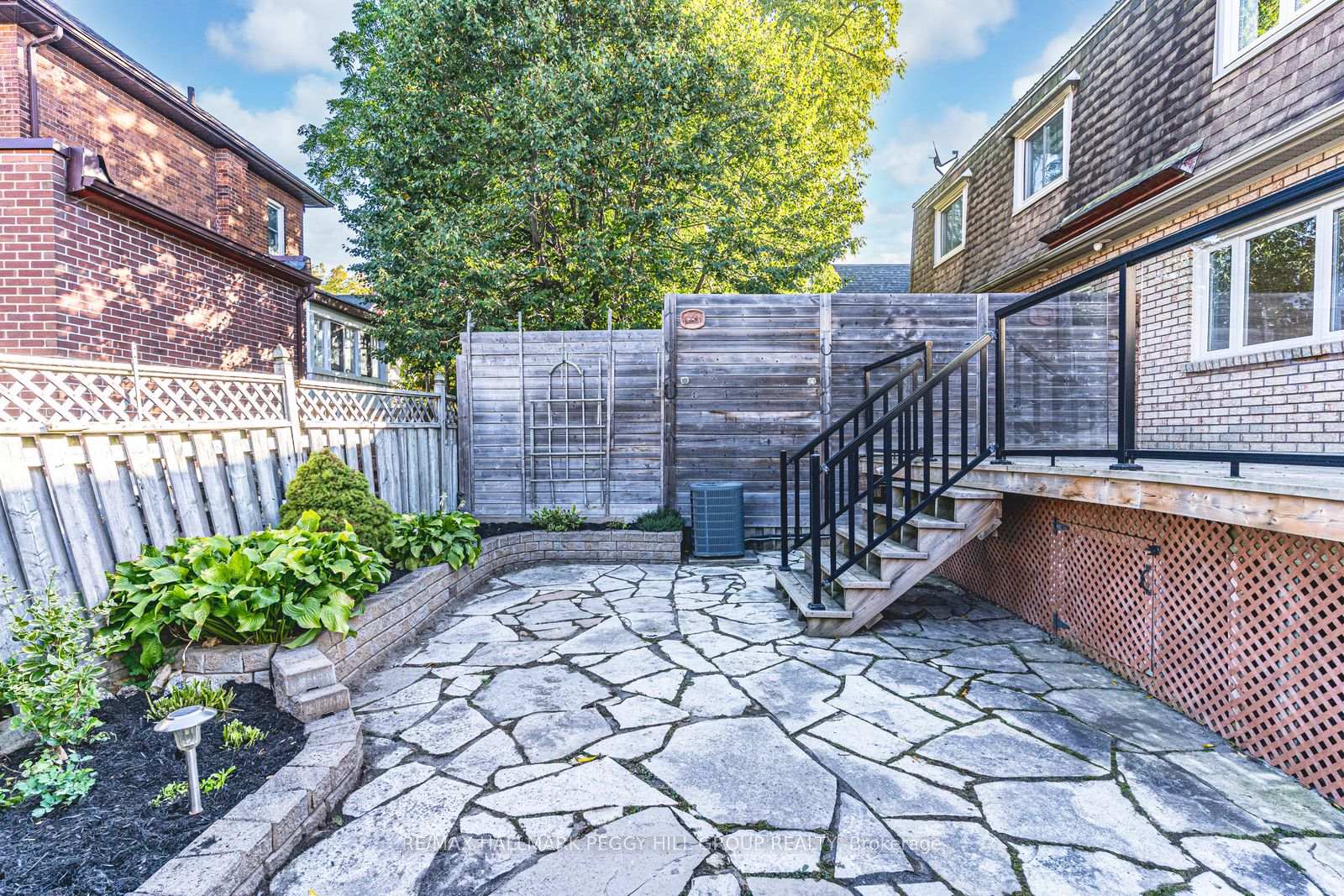 Photo 17 of 36 Kempenfelt Drive, Barrie, North Shore — HOMEH