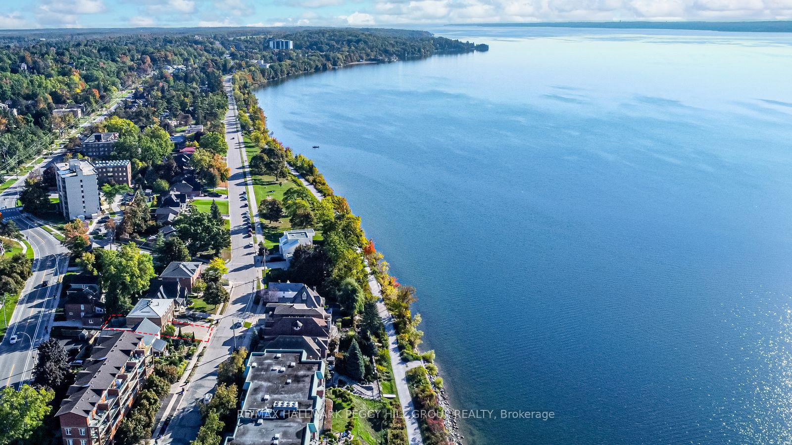 Photo 15 of 36 Kempenfelt Drive, Barrie, North Shore — HOMEH