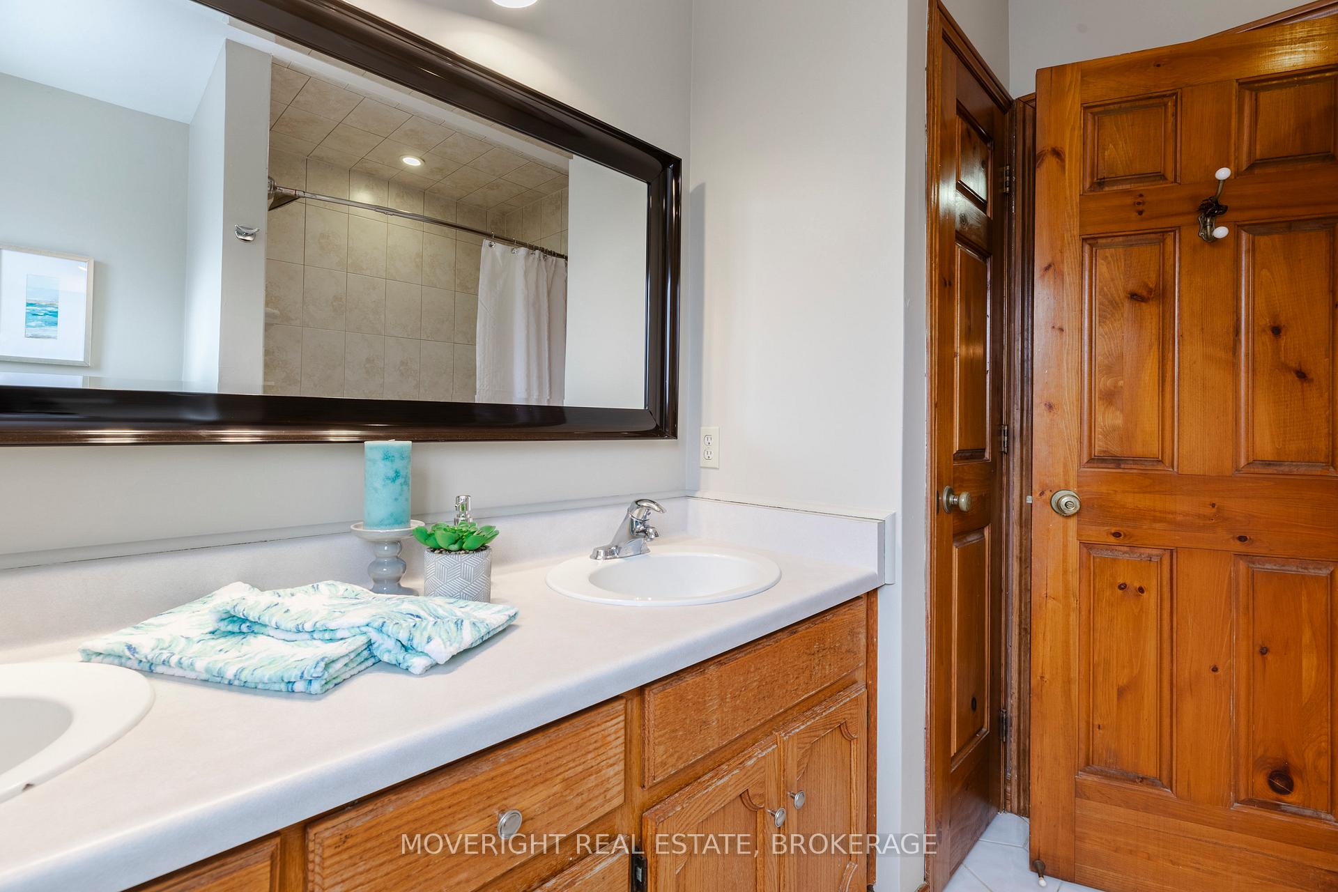 Photo 32 of 62 Templer Drive, Hamilton, Ancaster — HOMEH