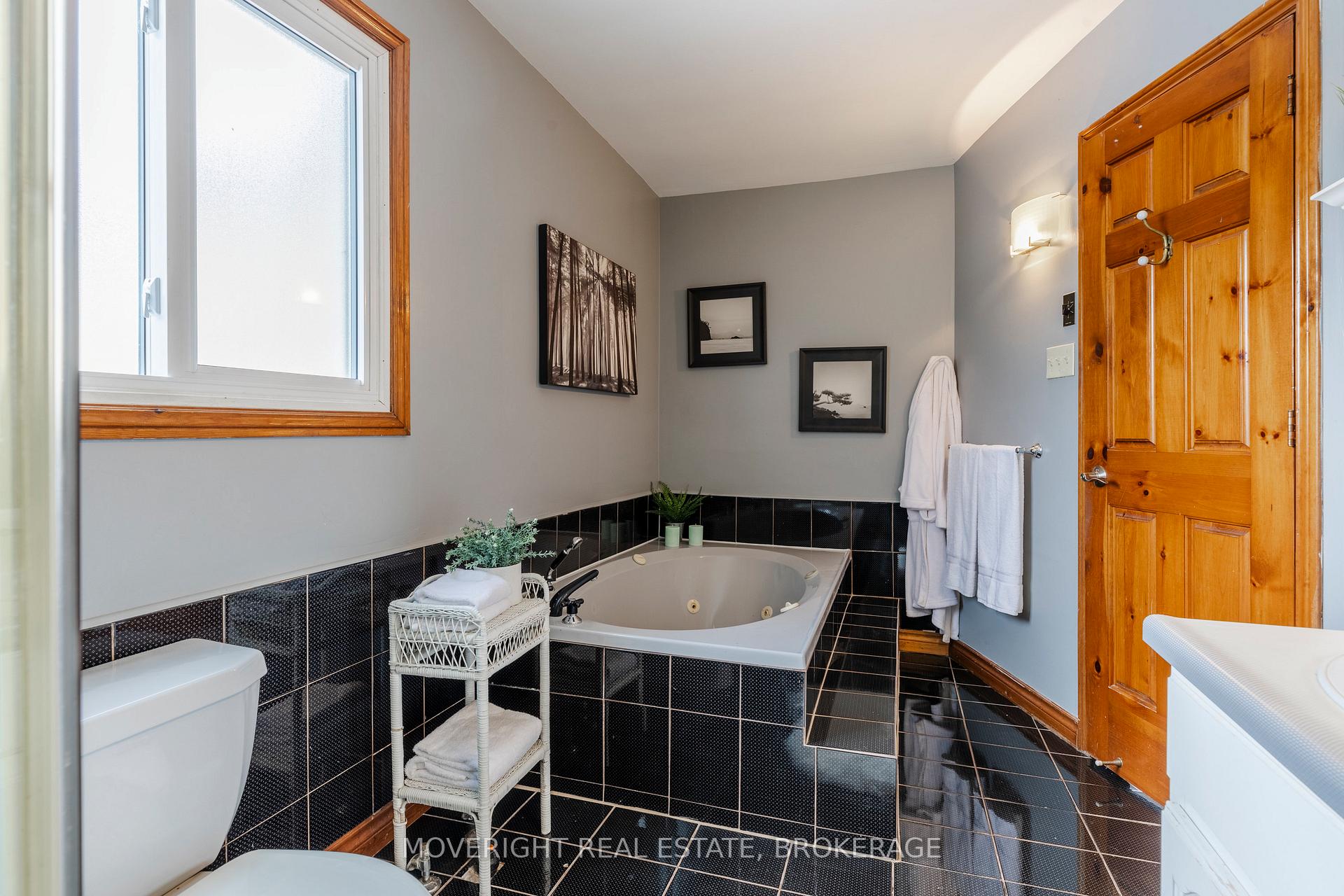 Photo 46 of 62 Templer Drive, Hamilton, Ancaster — HOMEH