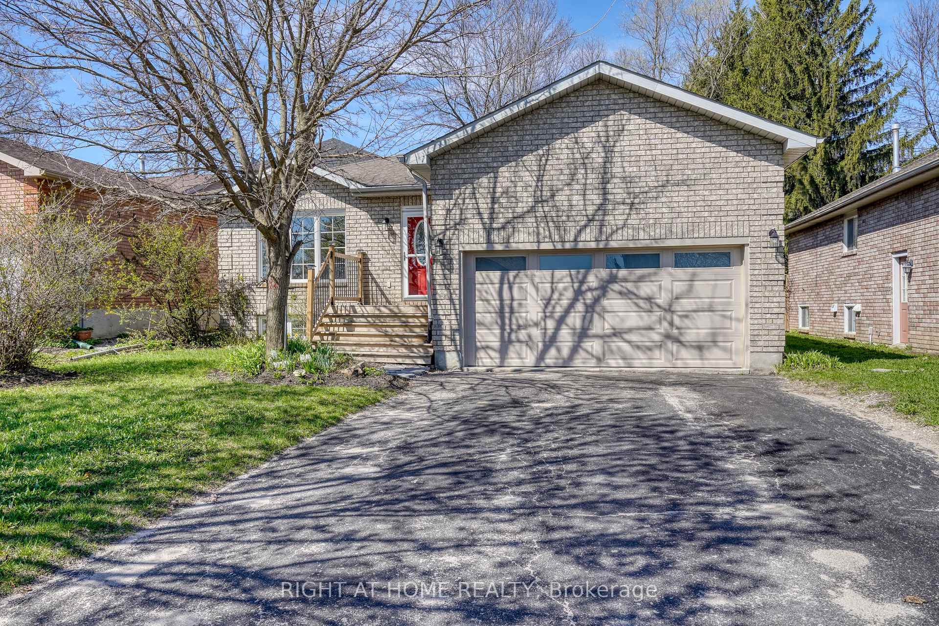 Front of Unit Main Fl, 24 O'Shaughnessy Crescent