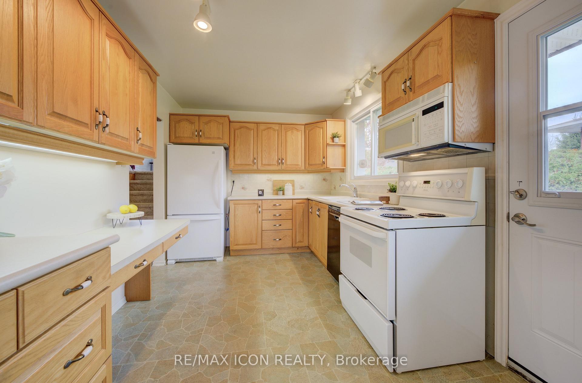 Photo 13 of 52 Brentwood Drive, Guelph, Riverside Park — HOMEH