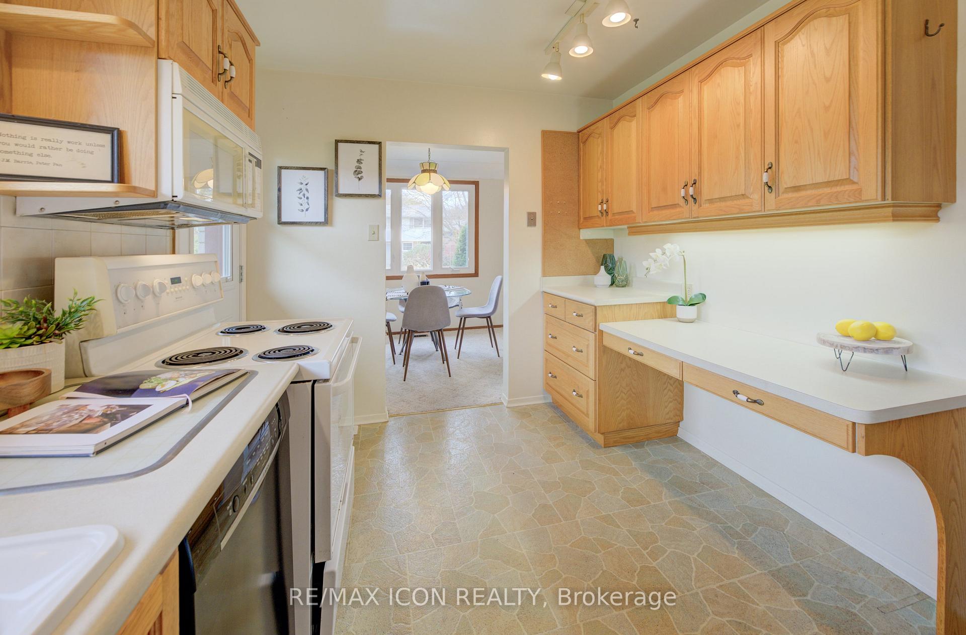 Photo 15 of 52 Brentwood Drive, Guelph, Riverside Park — HOMEH