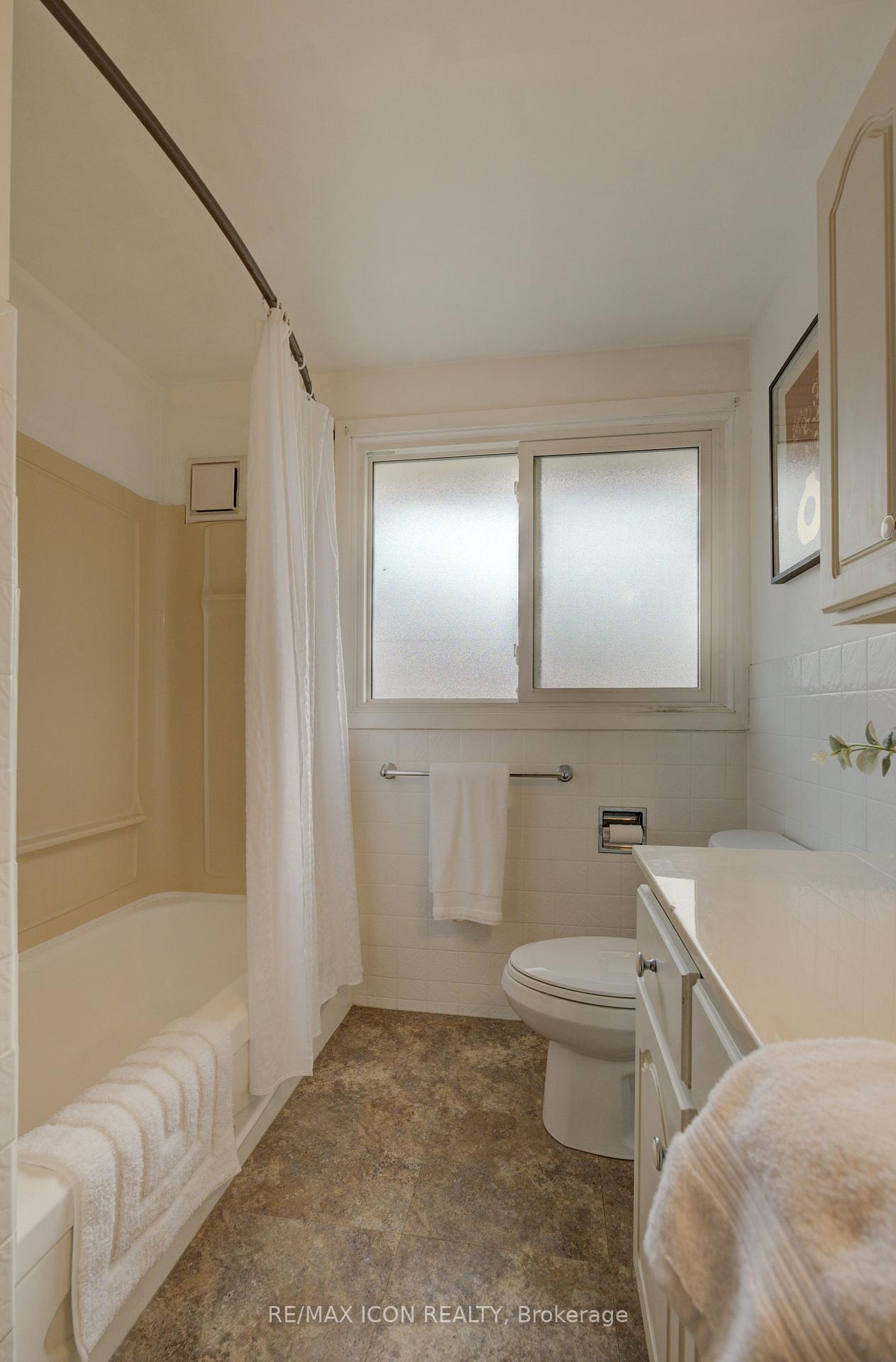 Photo 21 of 52 Brentwood Drive, Guelph, Riverside Park — HOMEH