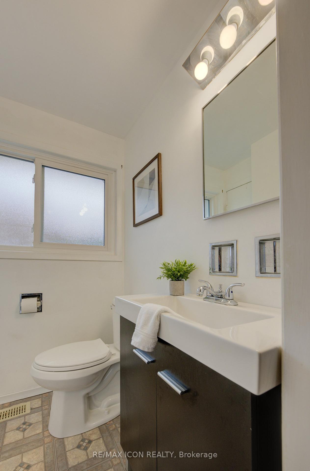 Photo 25 of 52 Brentwood Drive, Guelph, Riverside Park — HOMEH