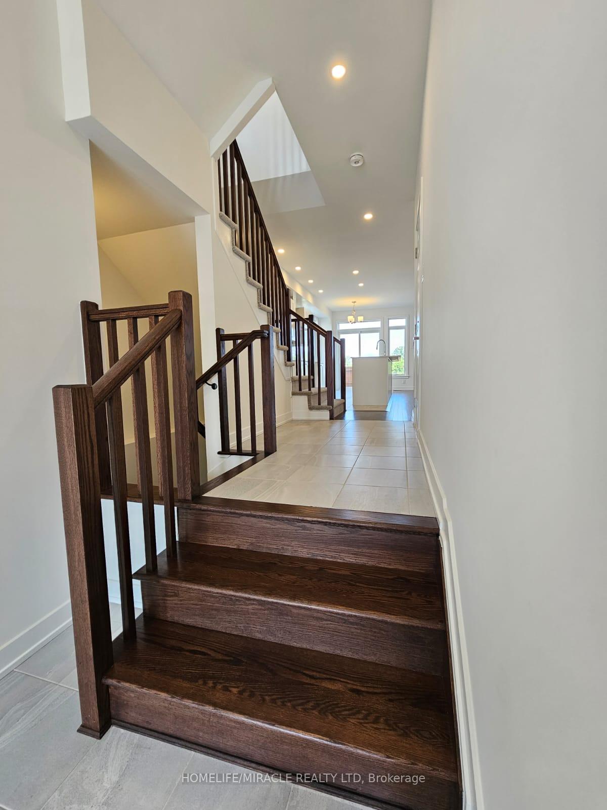 Photo 9 of 809 Mochi Circle, Ottawa, Barrhaven - Heritage Park — HOMEH