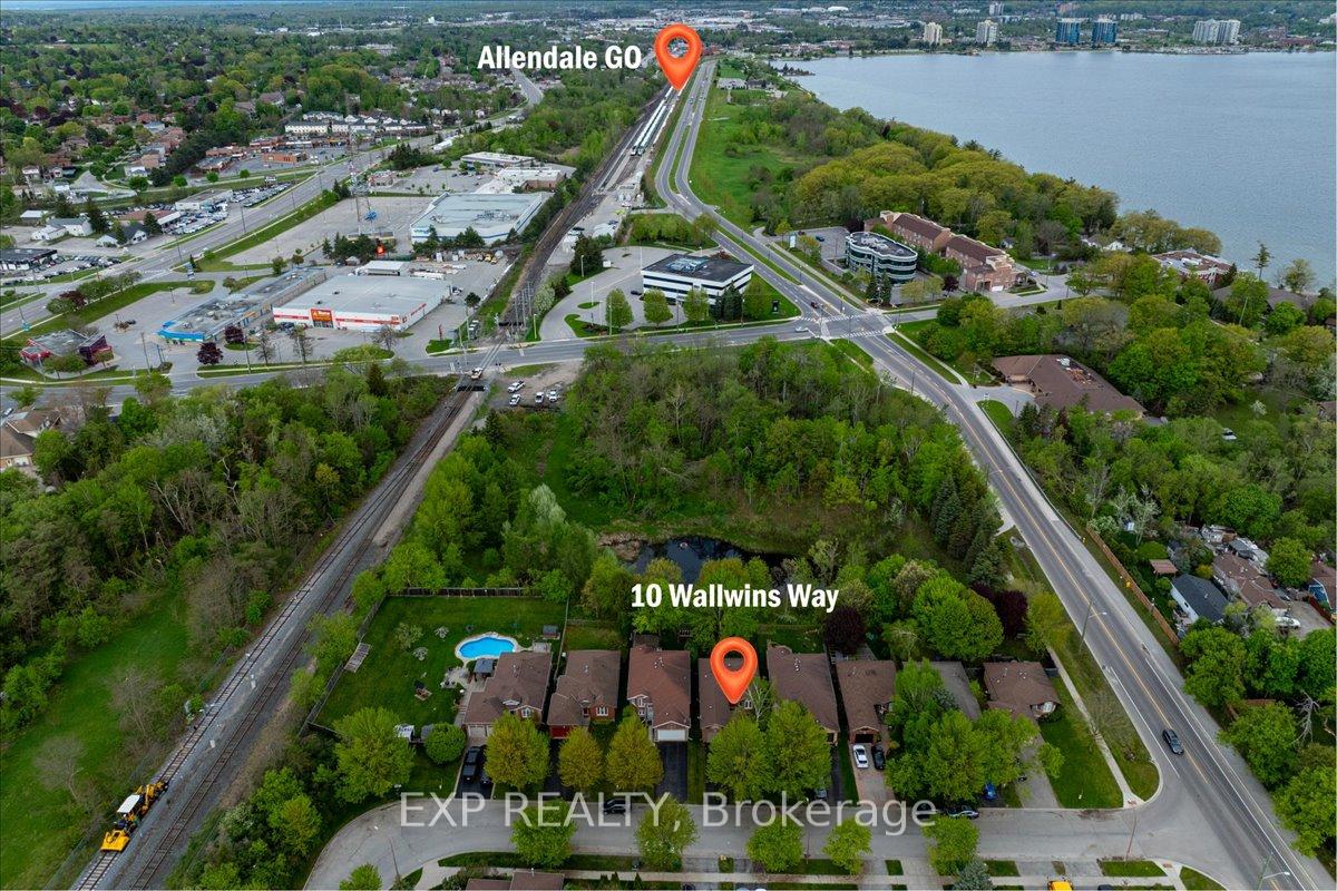Photo 3 of 10 Wallwins Way, Barrie, South Shore — HOMEH