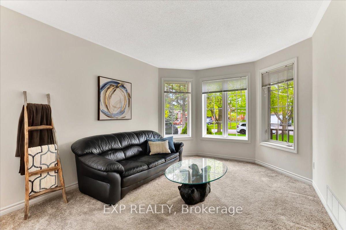 Photo 5 of 10 Wallwins Way, Barrie, South Shore — HOMEH
