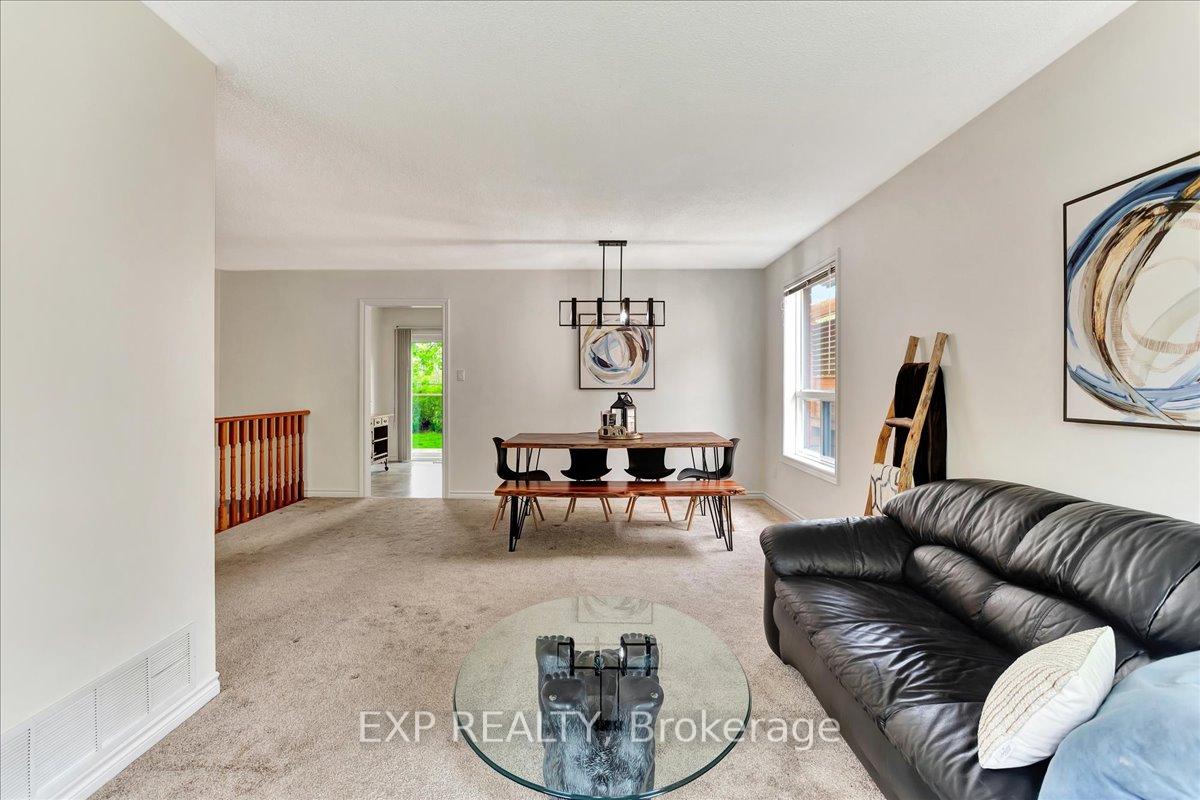 Photo 6 of 10 Wallwins Way, Barrie, South Shore — HOMEH