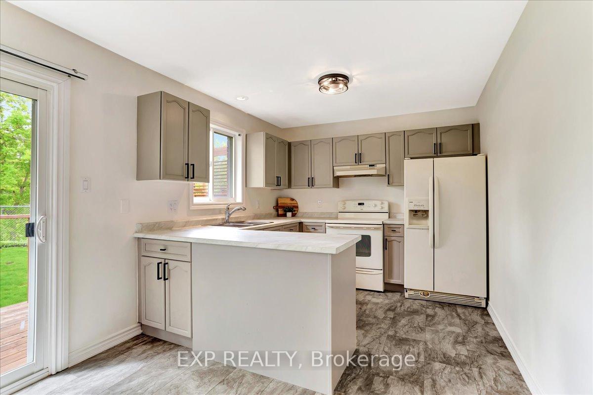 Photo 9 of 10 Wallwins Way, Barrie, South Shore — HOMEH