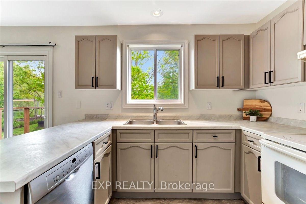 Photo 10 of 10 Wallwins Way, Barrie, South Shore — HOMEH