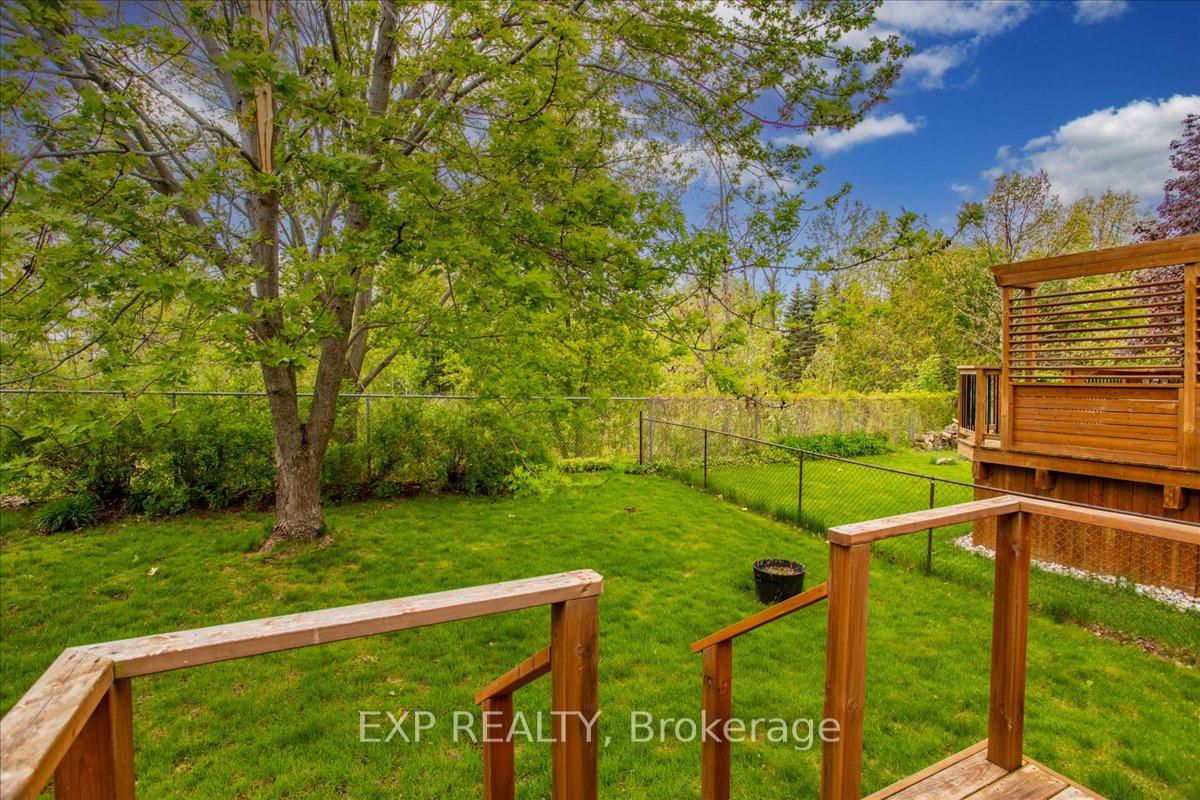 Photo 12 of 10 Wallwins Way, Barrie, South Shore — HOMEH
