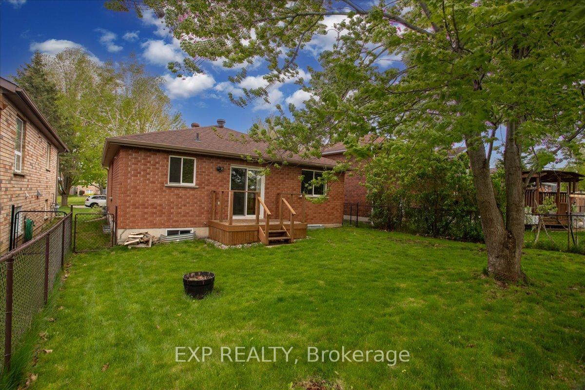 Photo 13 of 10 Wallwins Way, Barrie, South Shore — HOMEH