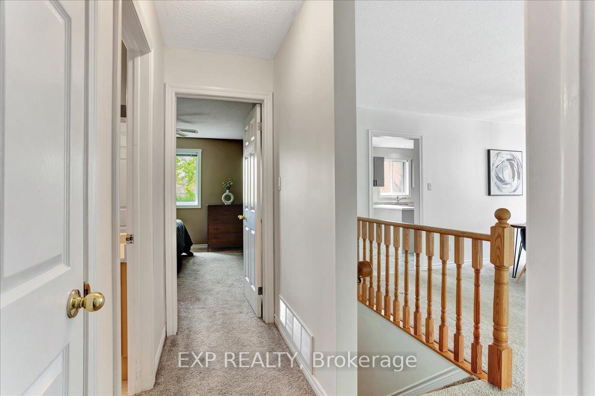 Photo 14 of 10 Wallwins Way, Barrie, South Shore — HOMEH