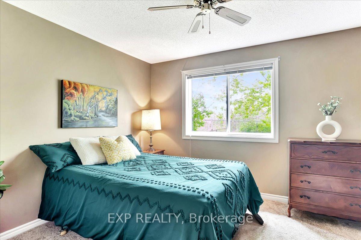 Photo 15 of 10 Wallwins Way, Barrie, South Shore — HOMEH
