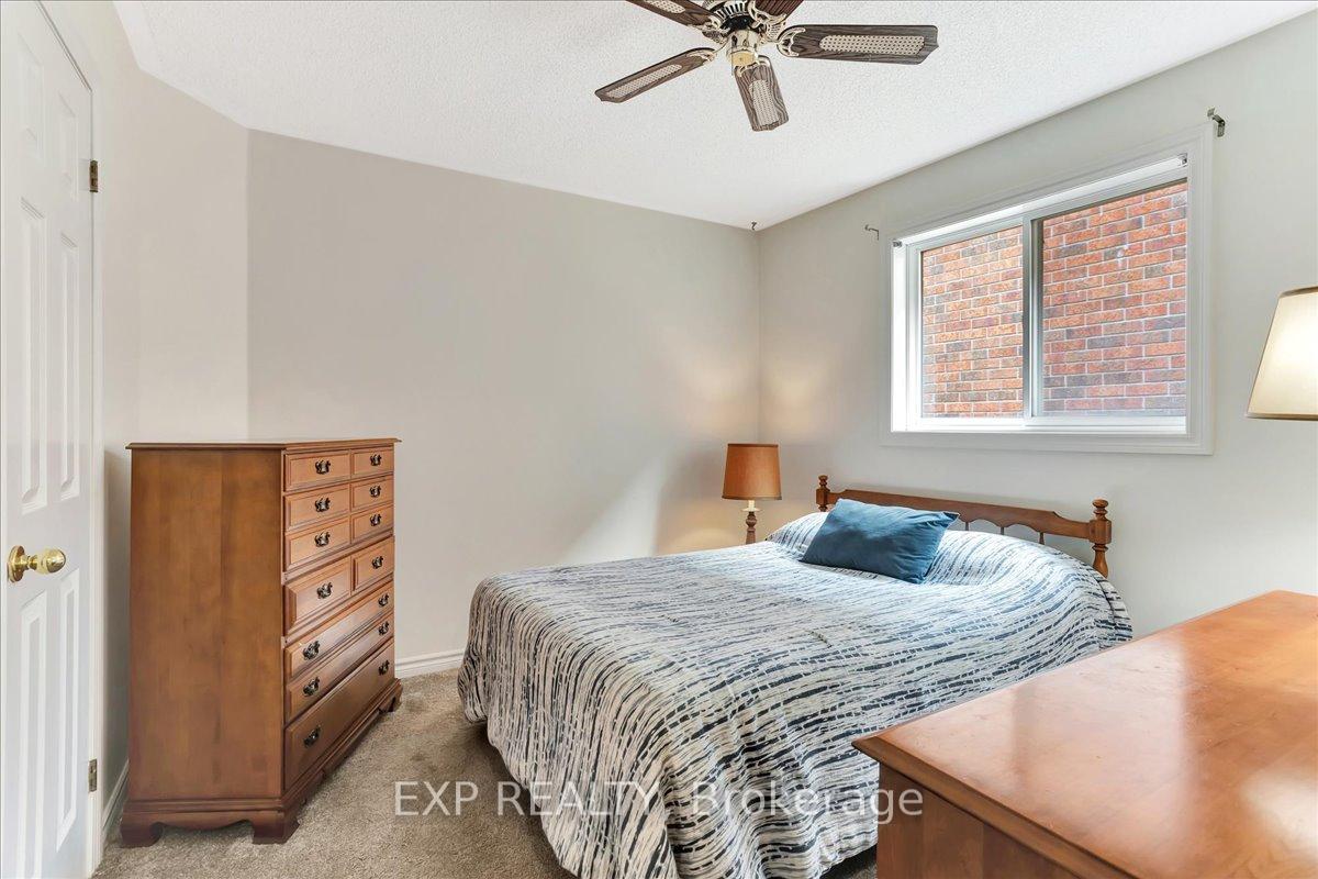 Photo 17 of 10 Wallwins Way, Barrie, South Shore — HOMEH