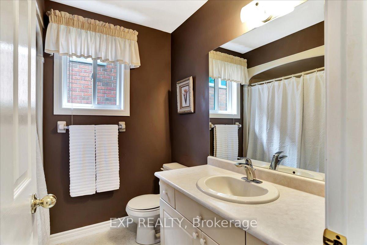 Photo 19 of 10 Wallwins Way, Barrie, South Shore — HOMEH
