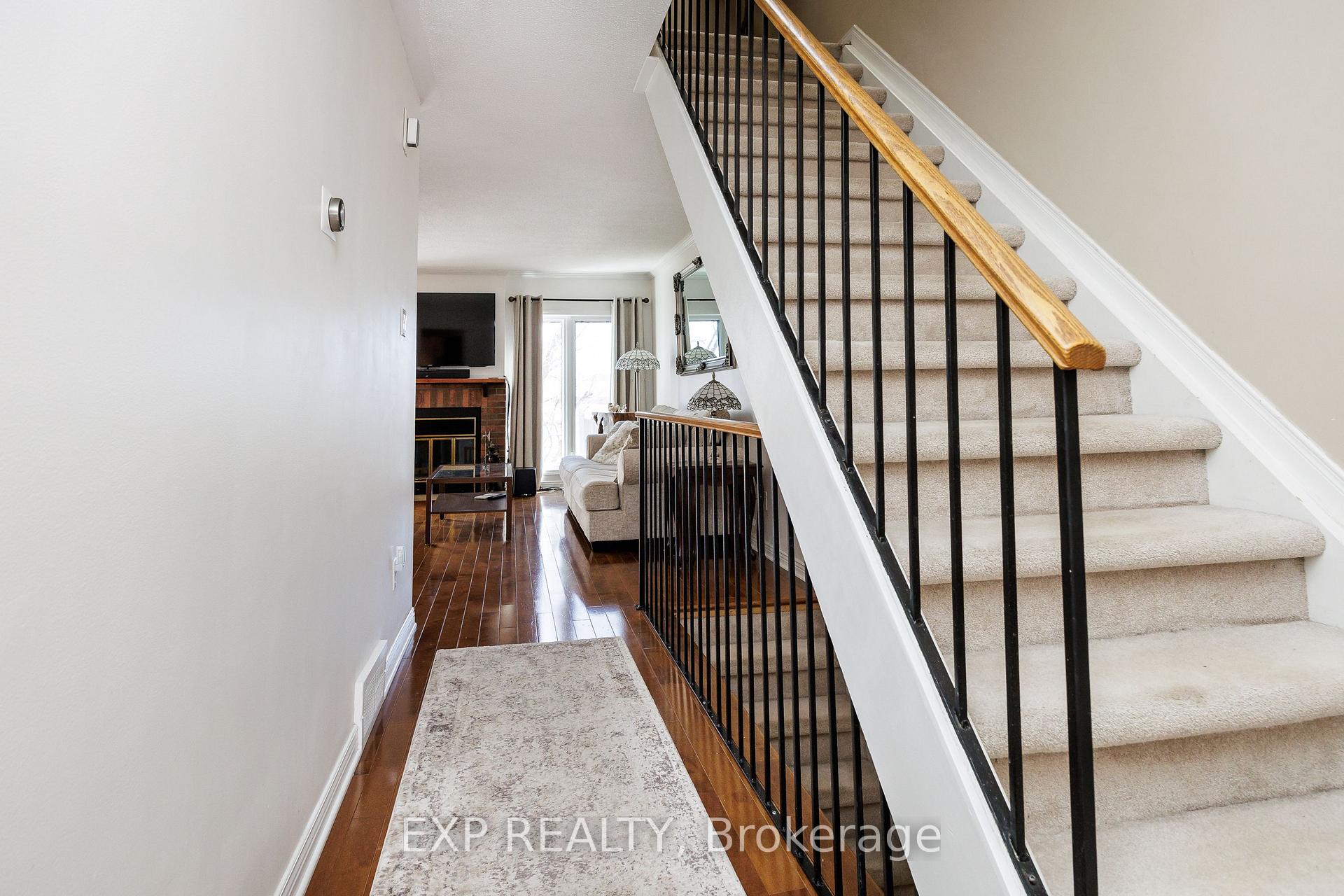 Photo 4 of 90 Pickwick Drive, Ottawa, Barrhaven - Cedargrove/Fraserdale — HOMEH