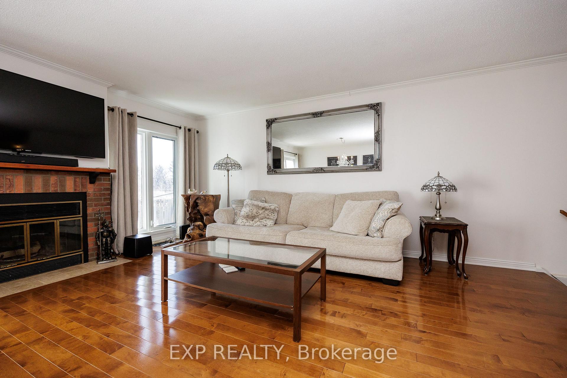Photo 8 of 90 Pickwick Drive, Ottawa, Barrhaven - Cedargrove/Fraserdale — HOMEH
