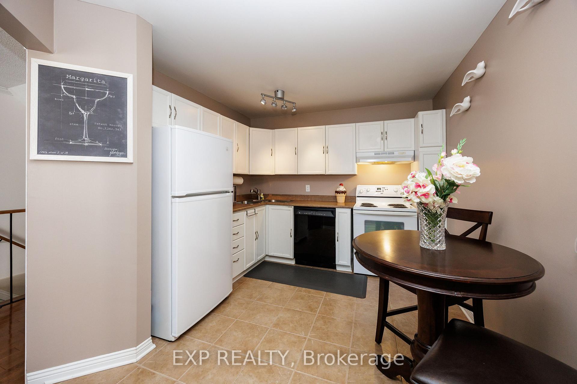 Photo 11 of 90 Pickwick Drive, Ottawa, Barrhaven - Cedargrove/Fraserdale — HOMEH