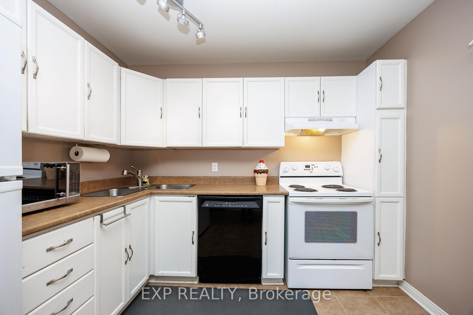 Photo 12 of 90 Pickwick Drive, Ottawa, Barrhaven - Cedargrove/Fraserdale — HOMEH