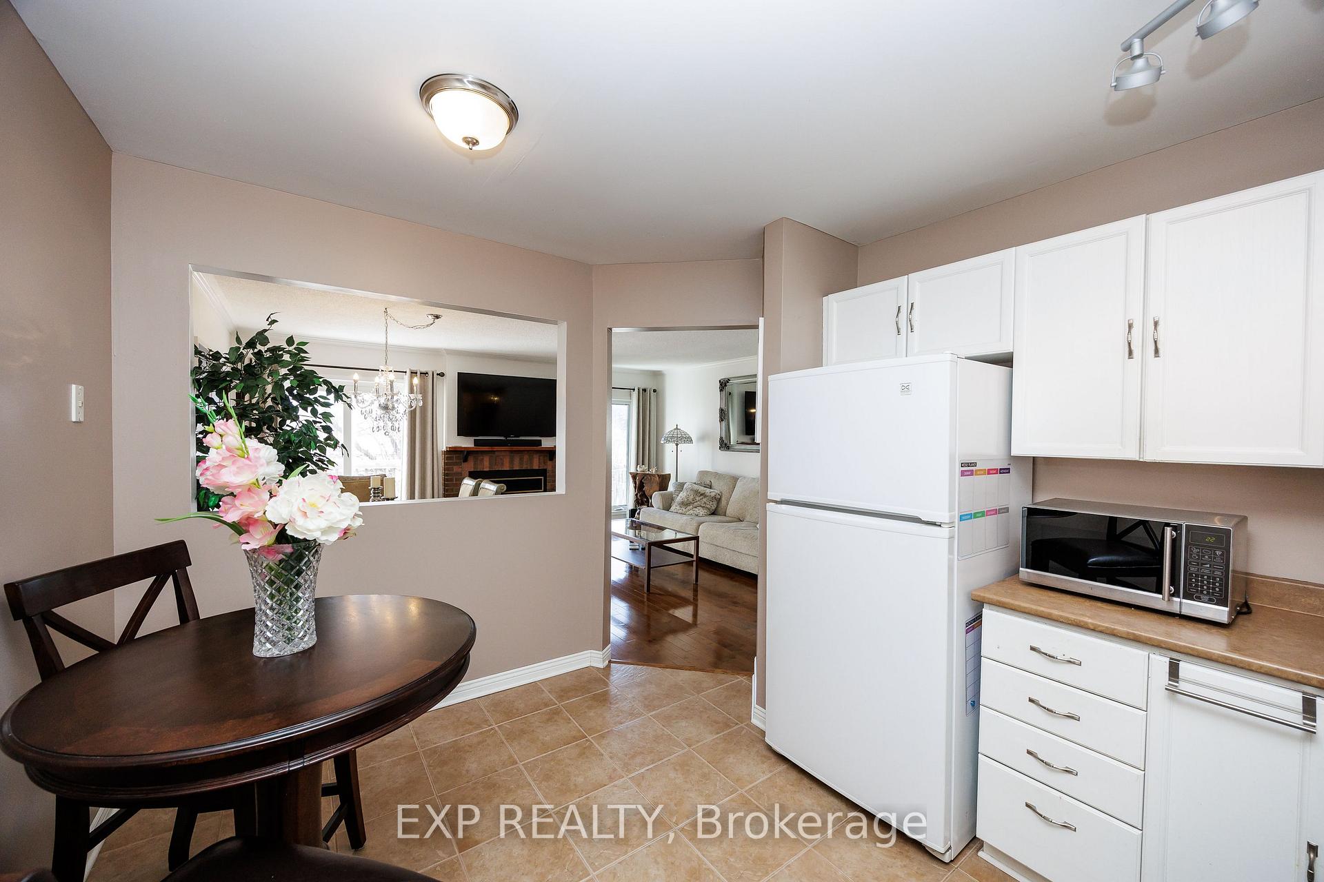 Photo 14 of 90 Pickwick Drive, Ottawa, Barrhaven - Cedargrove/Fraserdale — HOMEH