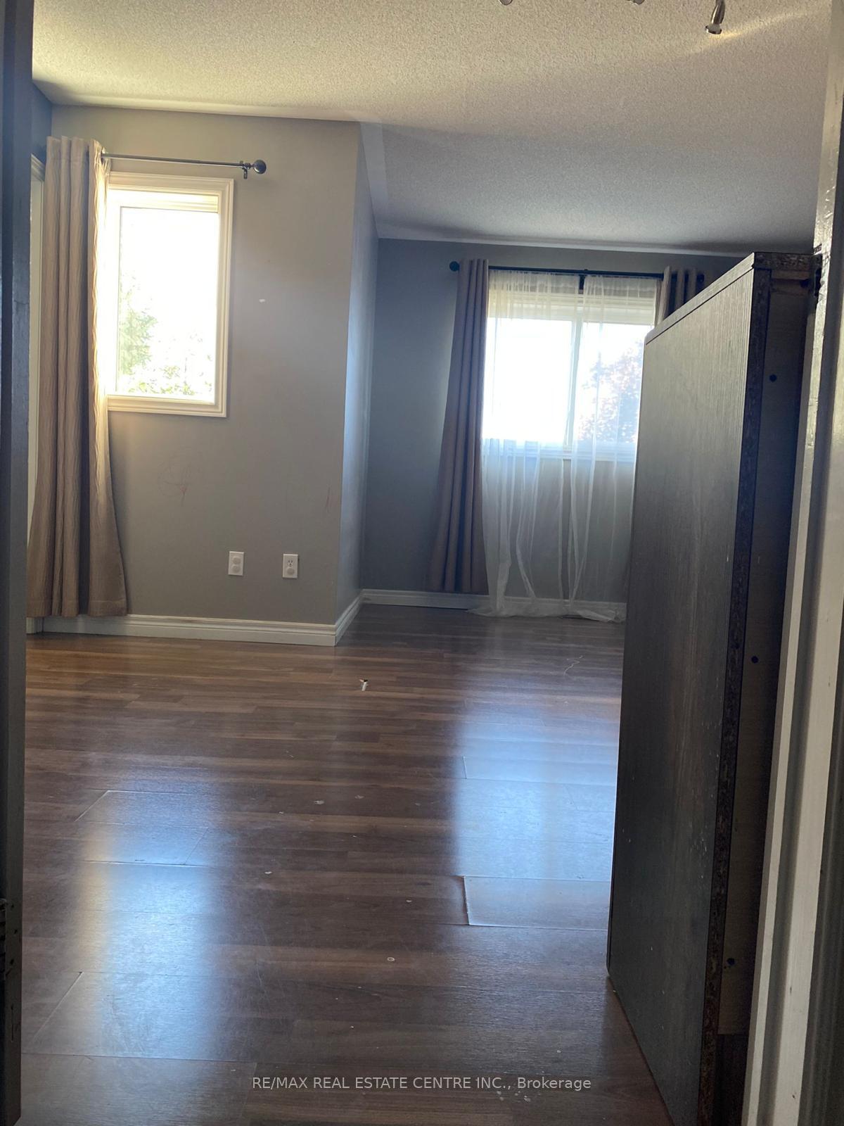 Photo 4 of 62 Brucker Road W, Barrie, Holly — HOMEH