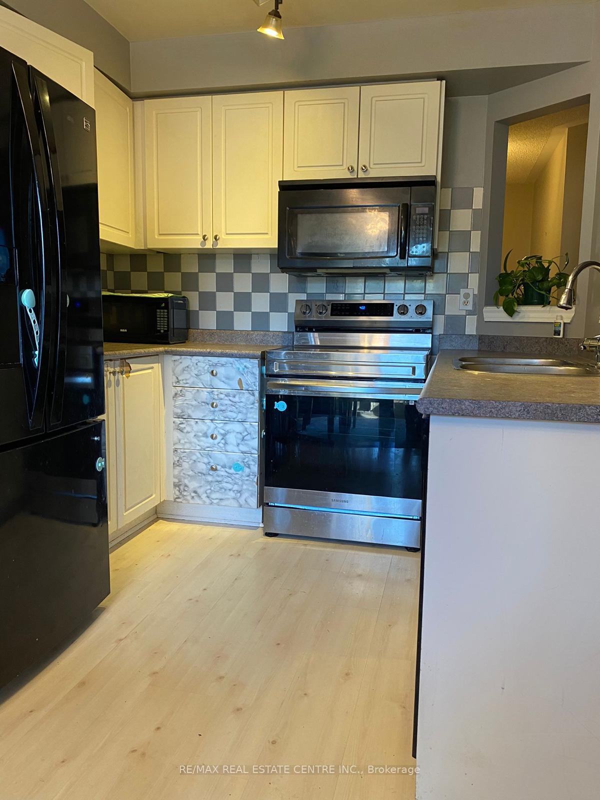 Photo 5 of 62 Brucker Road W, Barrie, Holly — HOMEH