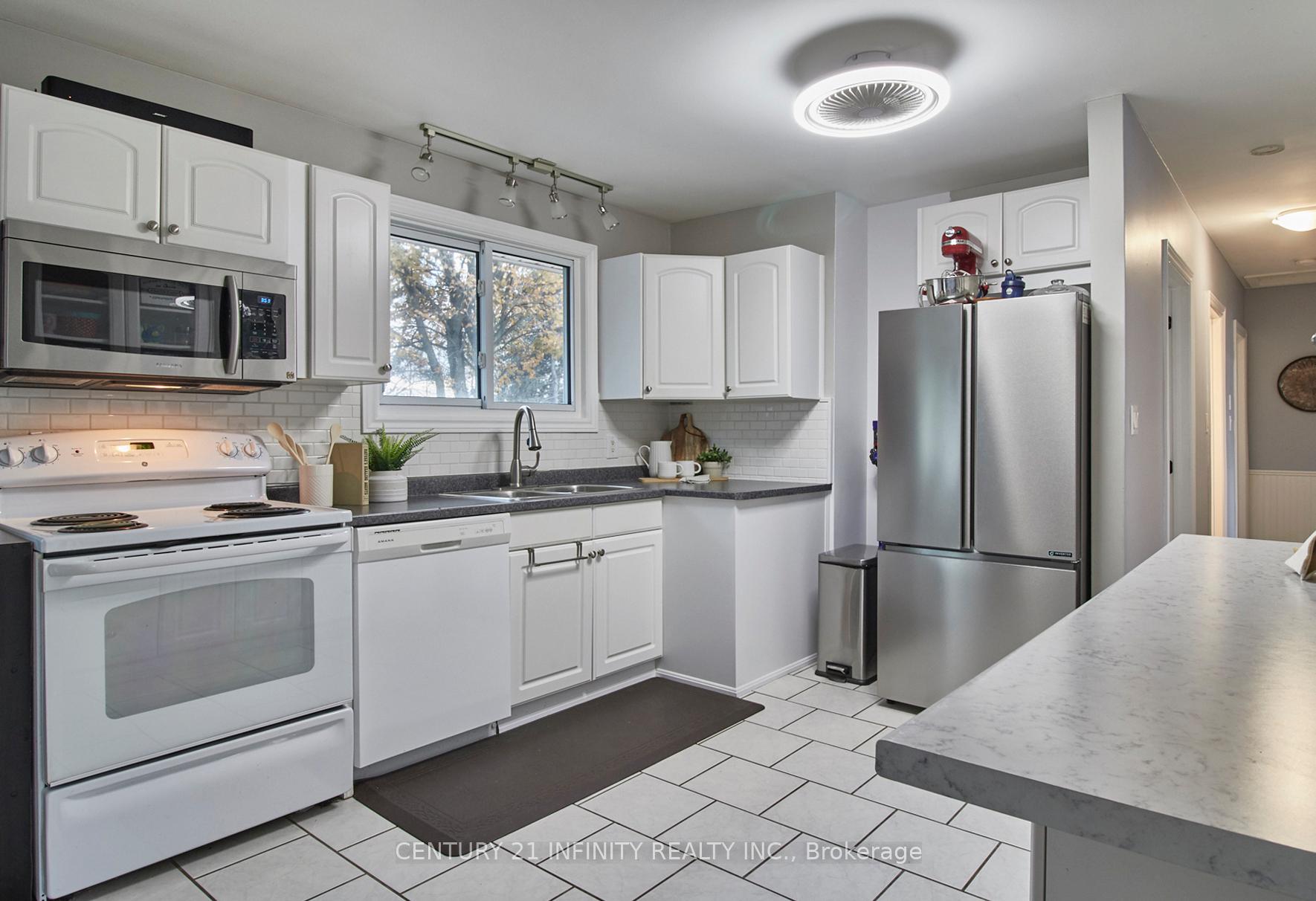 Photo 13 of 667 Sunset Boulevard, Clarington, Newcastle — HOMEH
