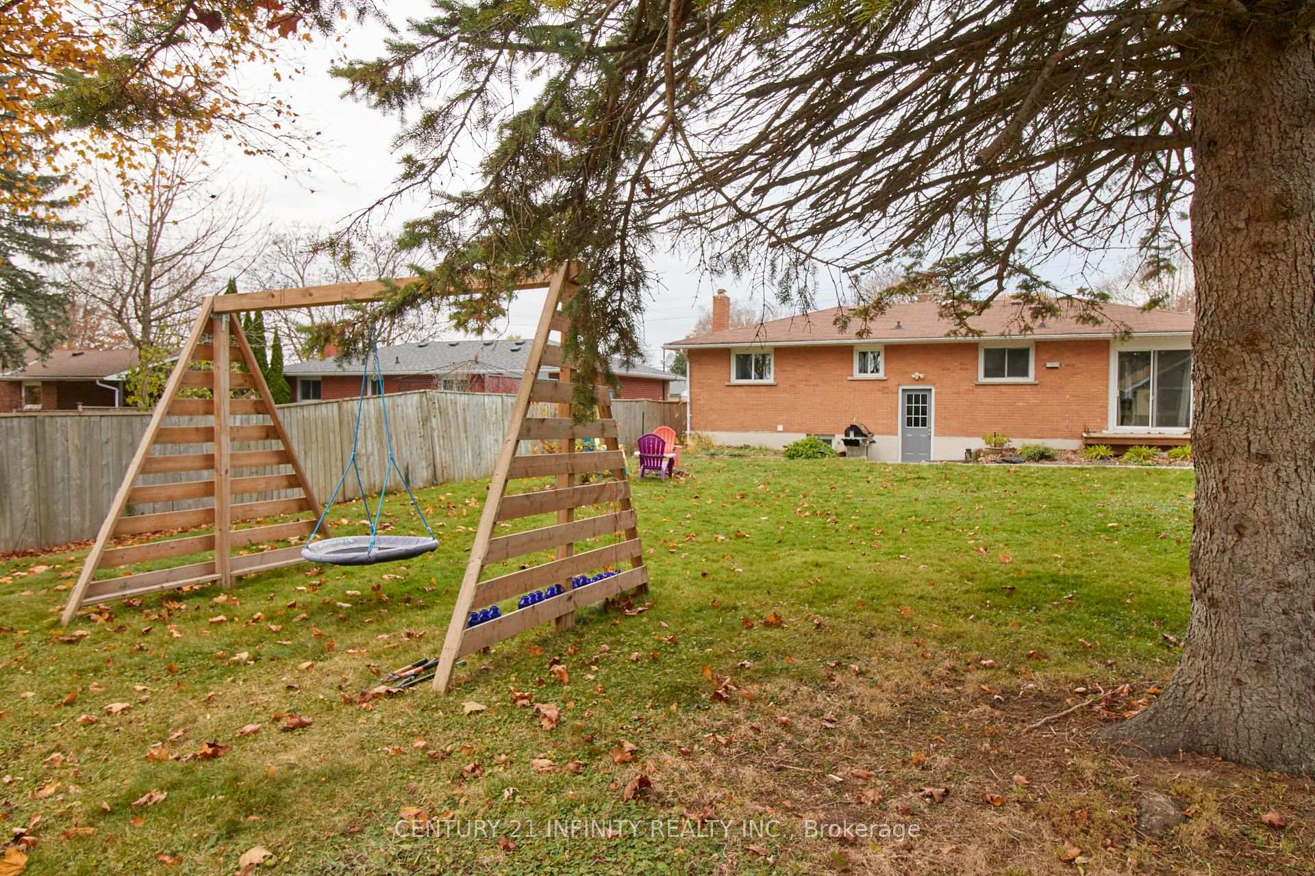 Photo 33 of 667 Sunset Boulevard, Clarington, Newcastle — HOMEH