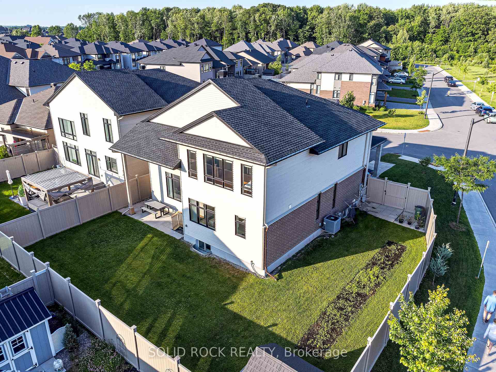 Photo 44 of 326 Memorial Grove, Ottawa, Riverside South/Gloucester Glen — HOMEH