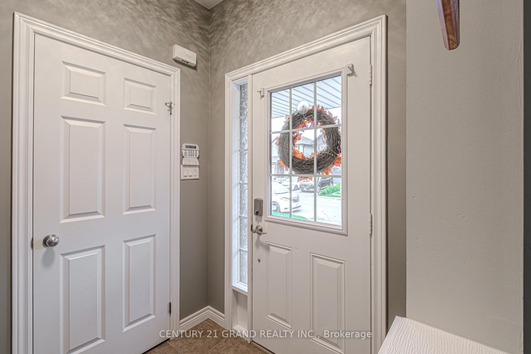 Photo 10 of 229 Springvalley Crescent, Hamilton, Gourley — HOMEH