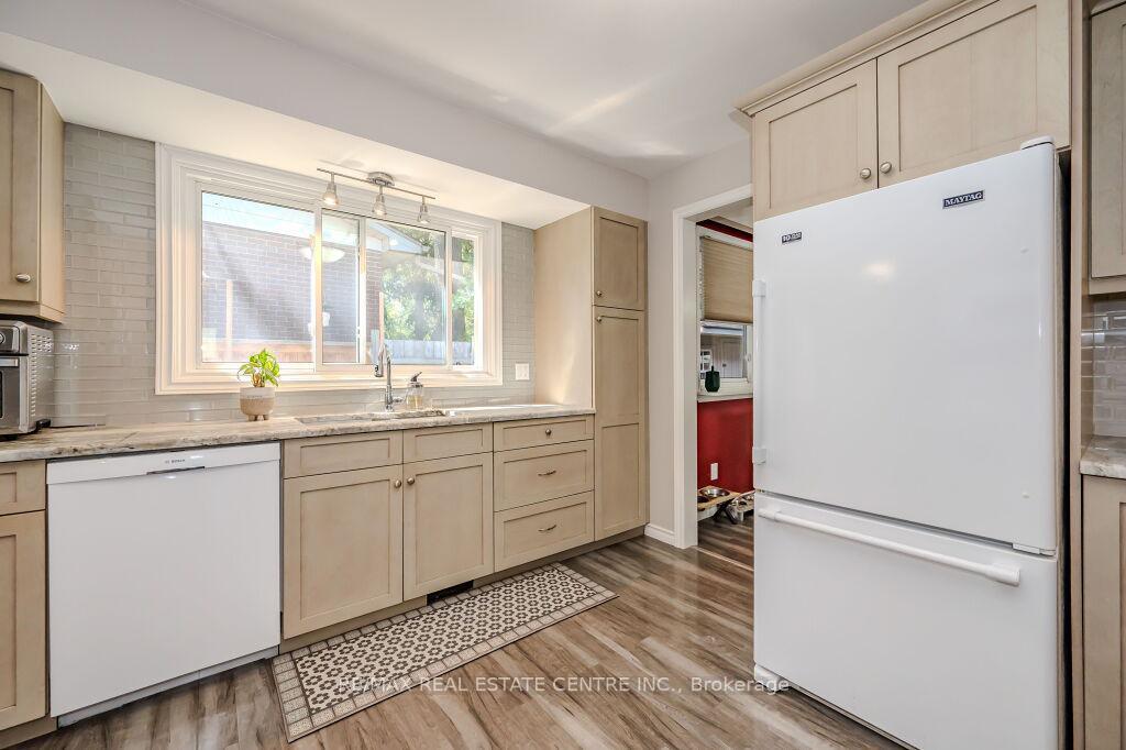 Photo 4 of 95 Balmoral Drive, Guelph, Riverside Park — HOMEH
