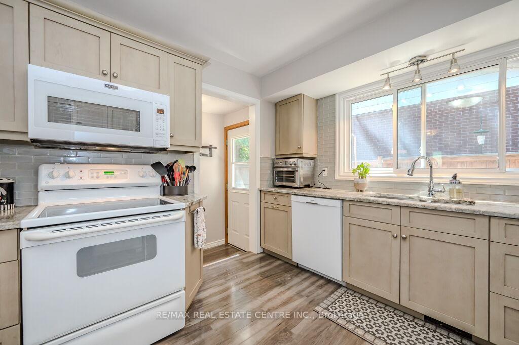 Photo 5 of 95 Balmoral Drive, Guelph, Riverside Park — HOMEH