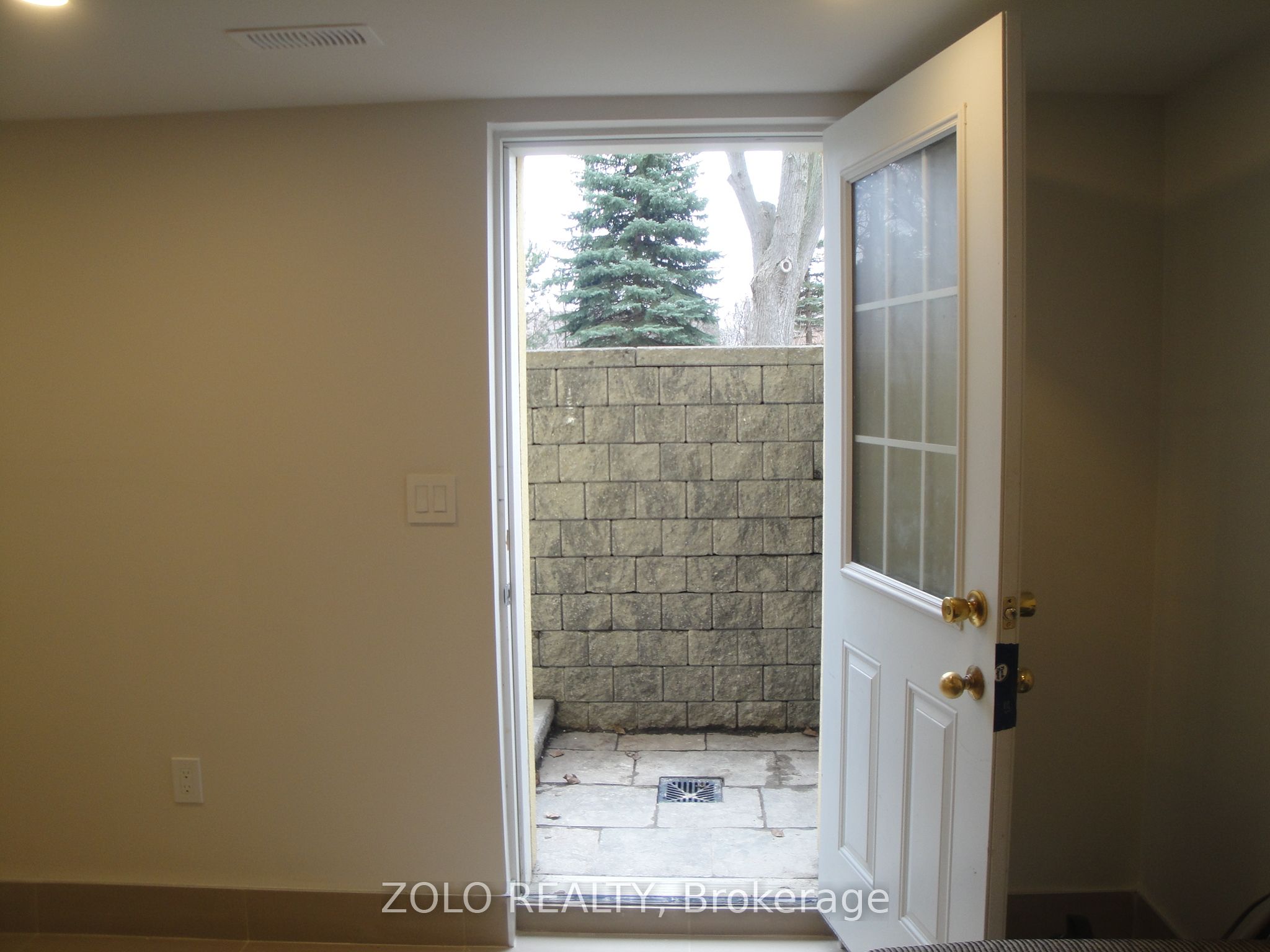 Photo 14 of Unit #B2, 388 Centre Street N, Vaughan, Uplands — HOMEH
