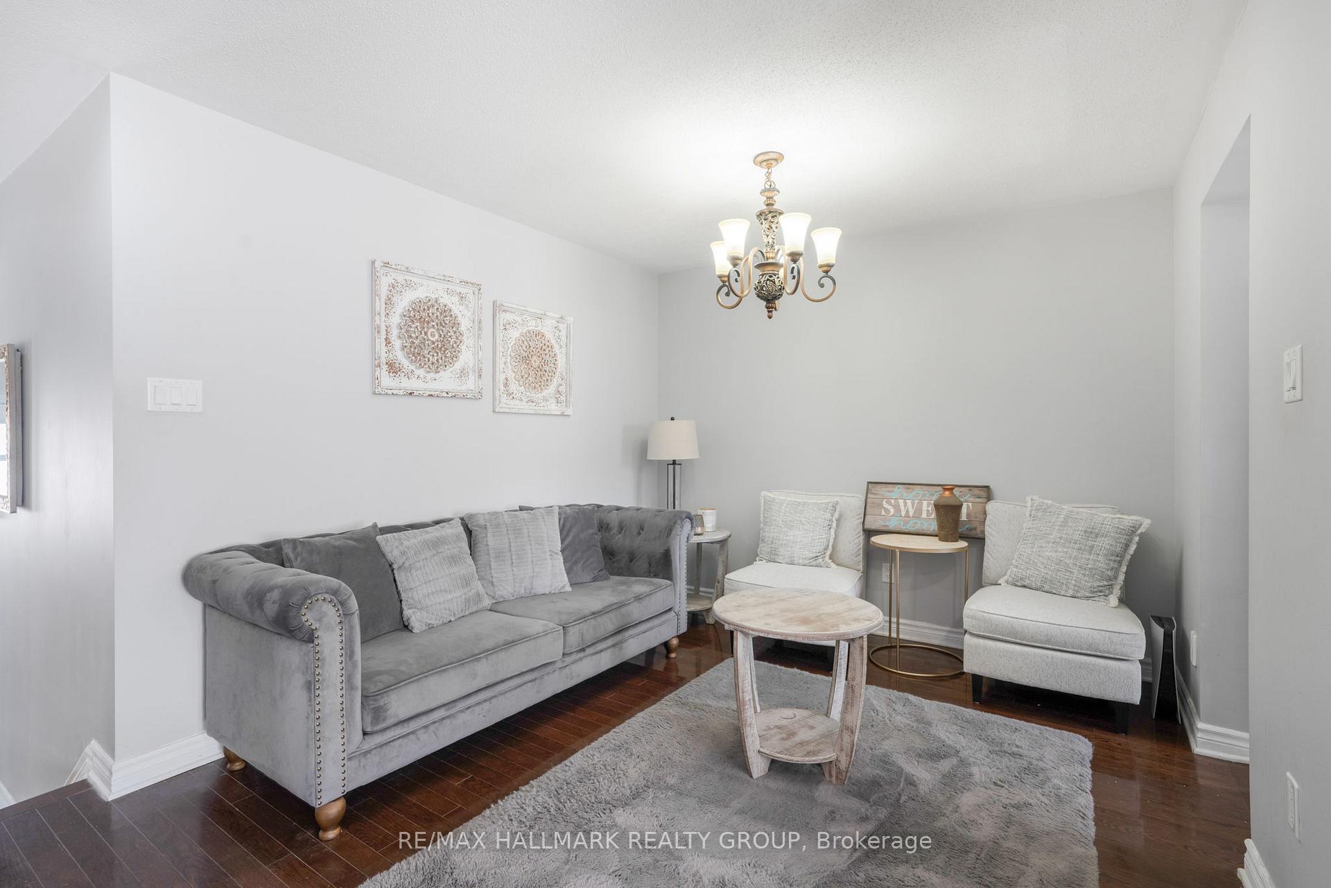 Photo 4 of 106 Garrity Crescent, Ottawa, Barrhaven - Strandherd — HOMEH