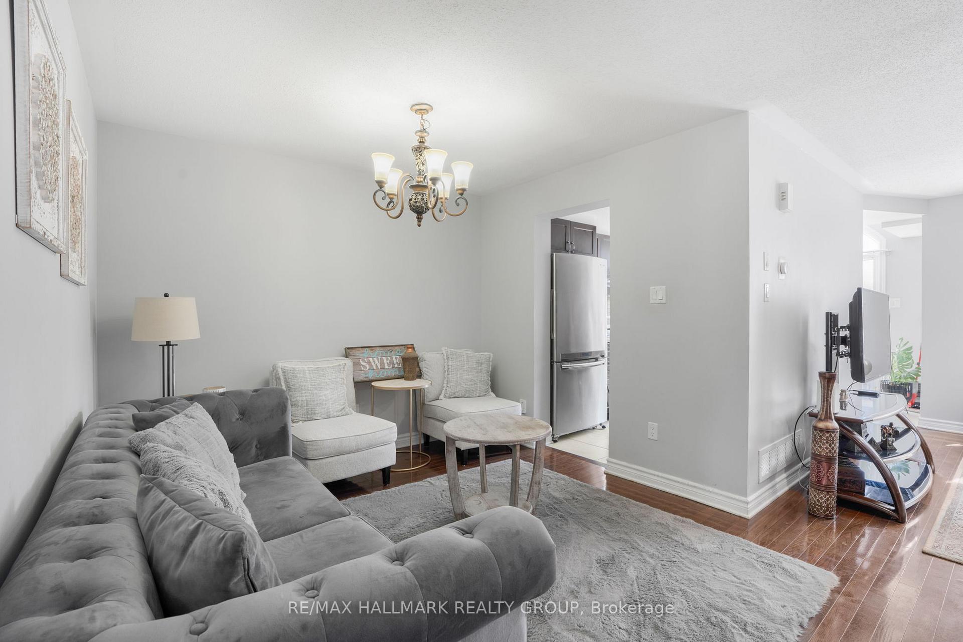 Photo 5 of 106 Garrity Crescent, Ottawa, Barrhaven - Strandherd — HOMEH