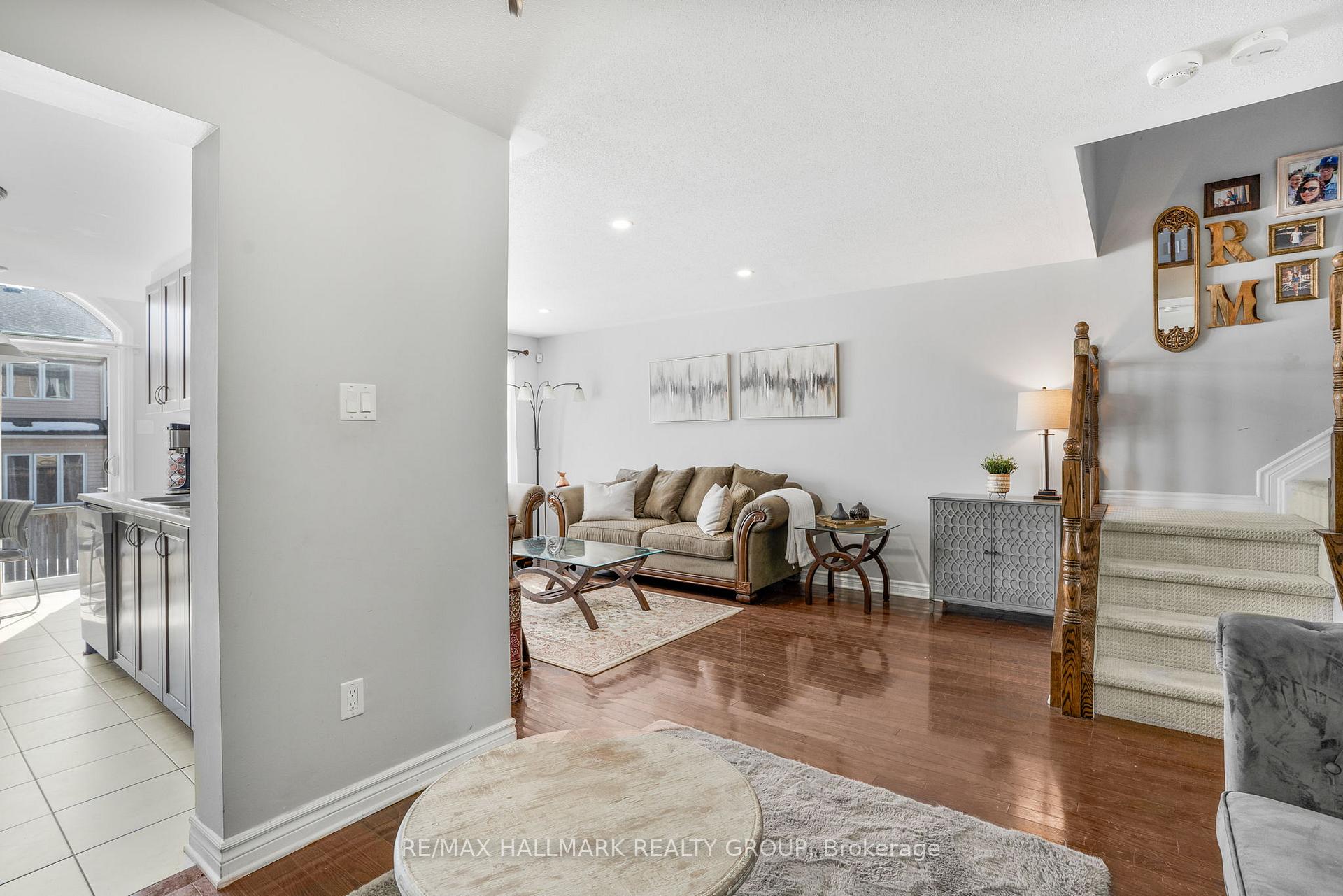 Photo 6 of 106 Garrity Crescent, Ottawa, Barrhaven - Strandherd — HOMEH
