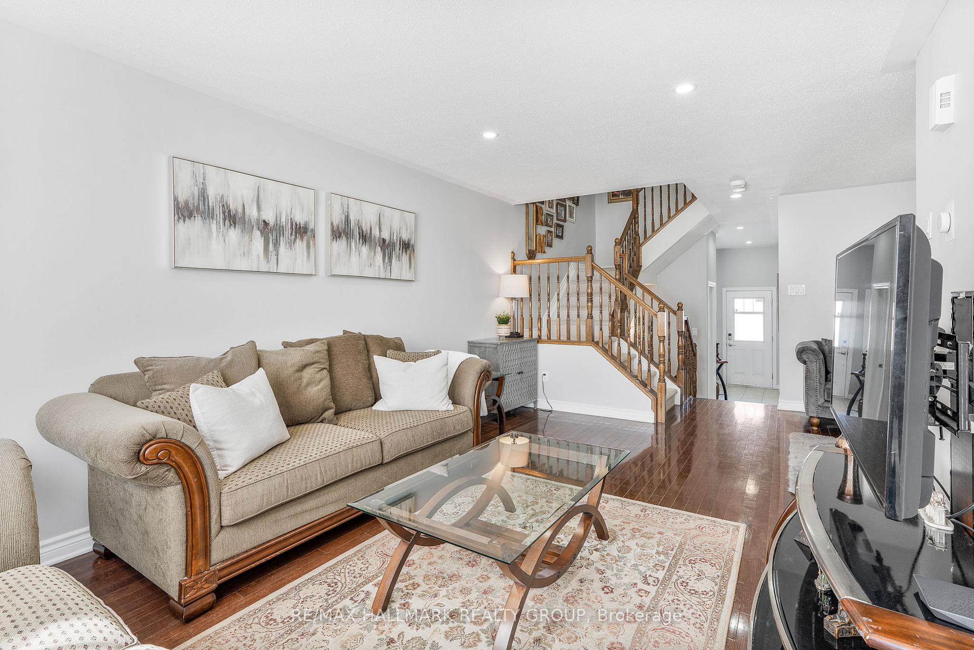 Photo 7 of 106 Garrity Crescent, Ottawa, Barrhaven - Strandherd — HOMEH