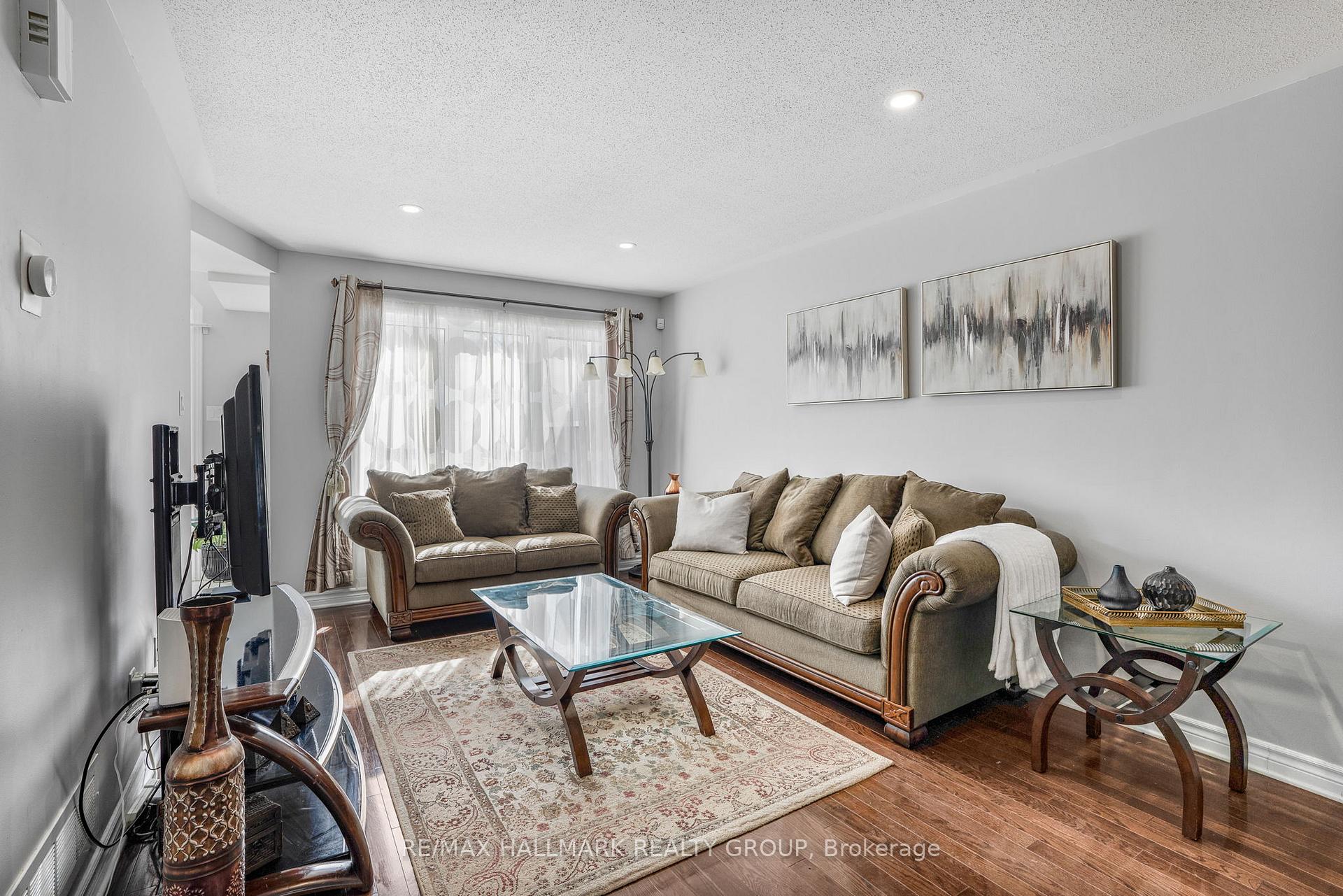 Photo 8 of 106 Garrity Crescent, Ottawa, Barrhaven - Strandherd — HOMEH